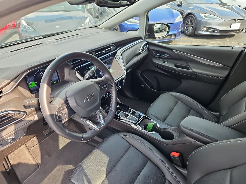 2022 Chevrolet Bolt EV view 17