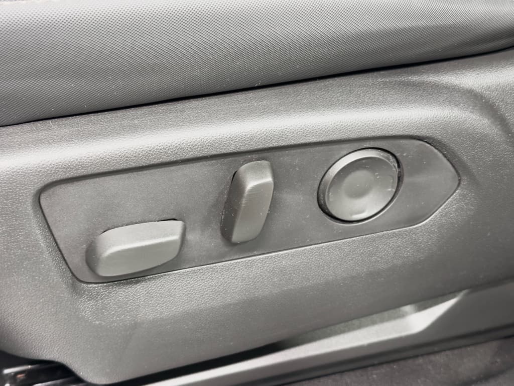 2022 GMC Hummer EV view 7