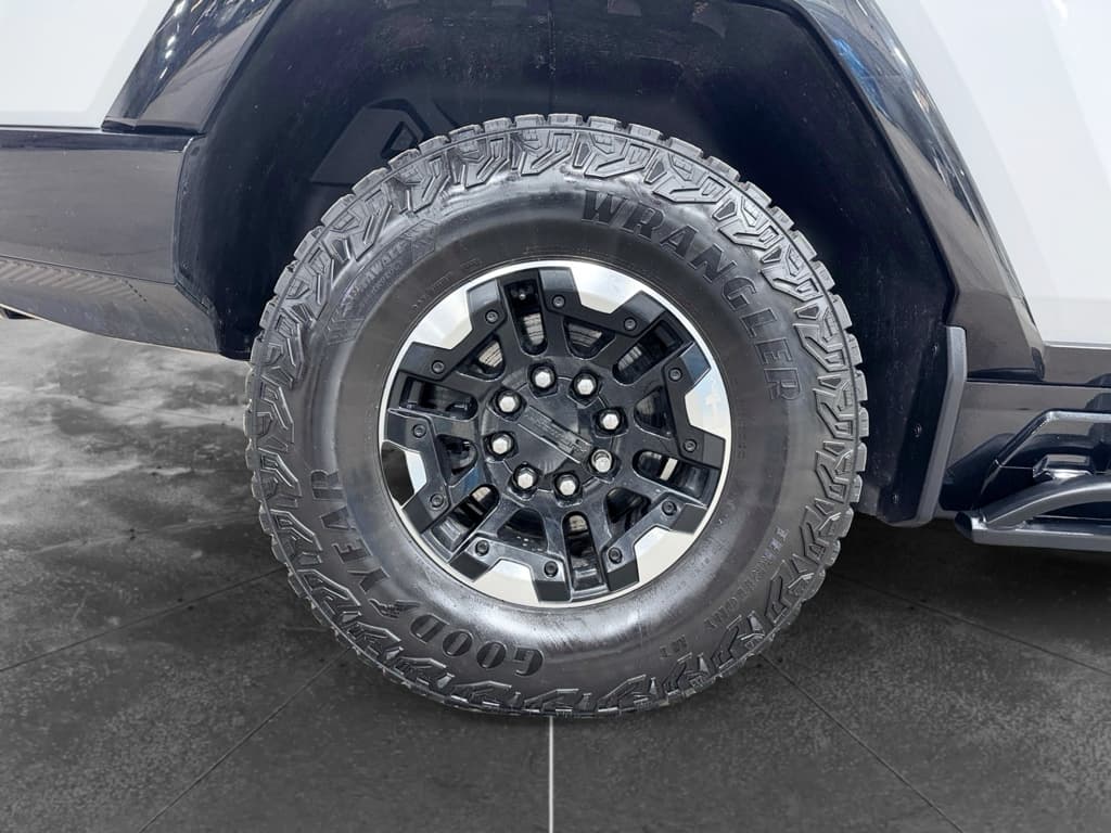 2022 GMC Hummer EV view 41