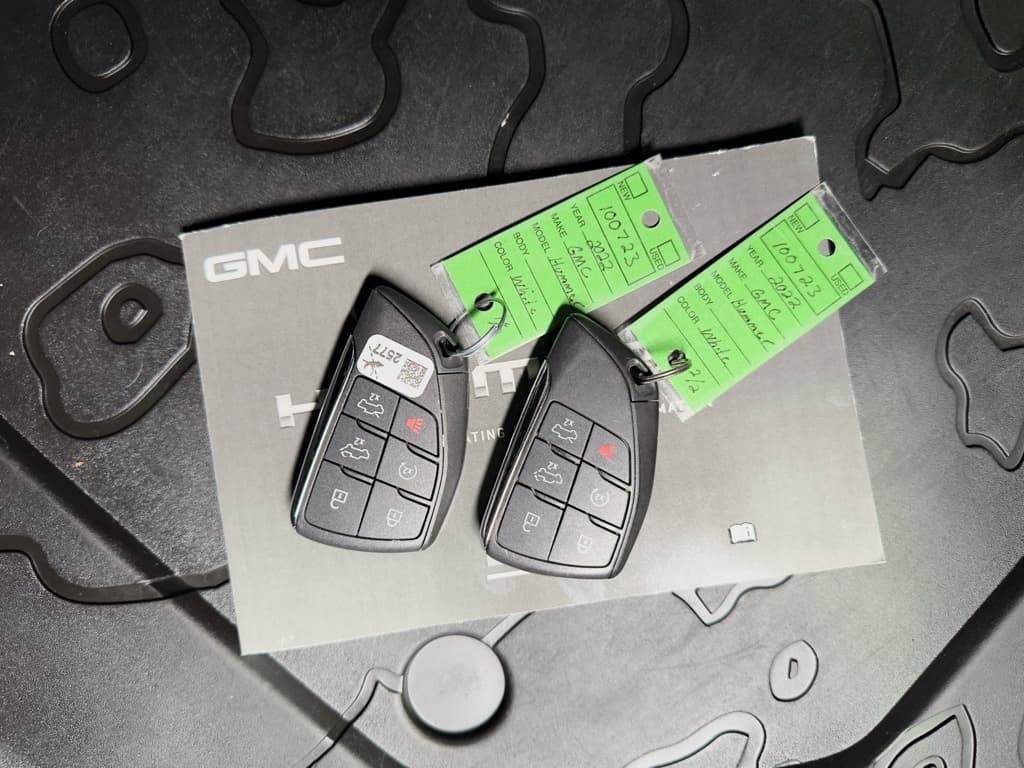 2022 GMC Hummer EV view 24