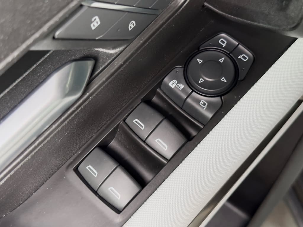 2022 GMC Hummer EV view 8