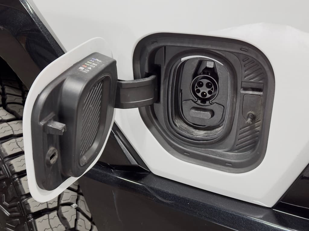 2022 GMC Hummer EV view 5