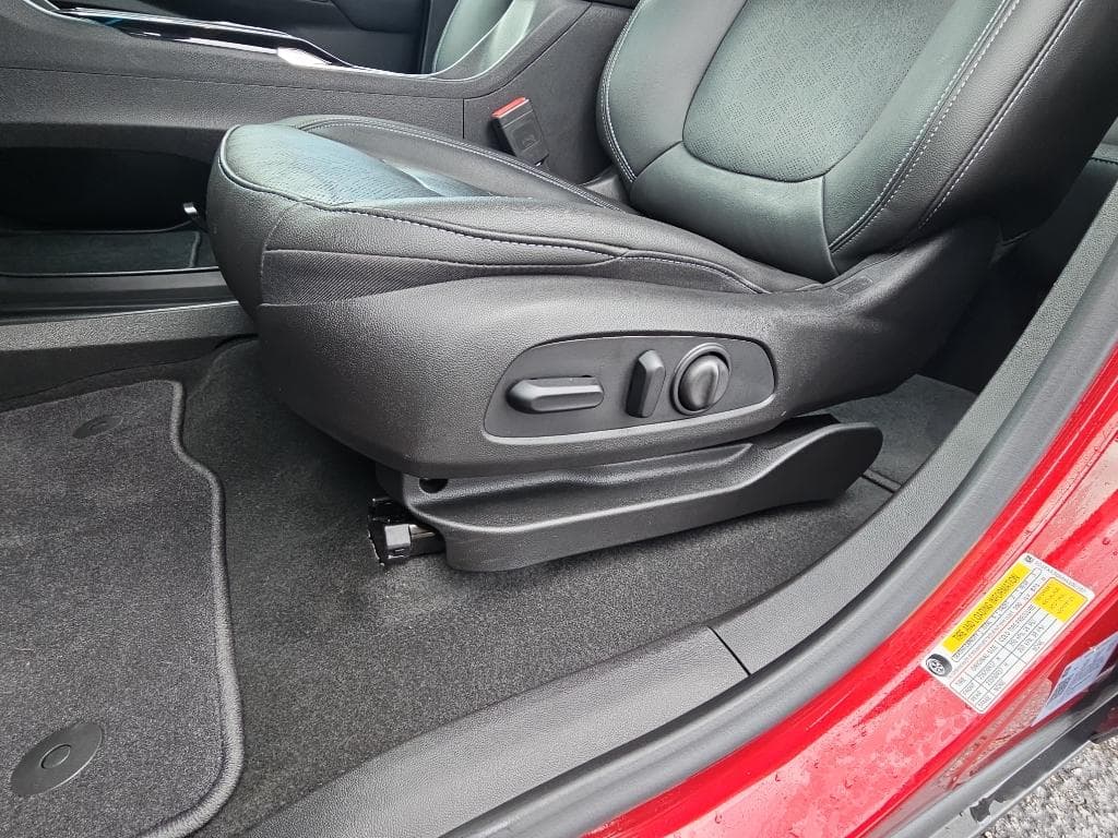 2022 Chevrolet Bolt EV view 7