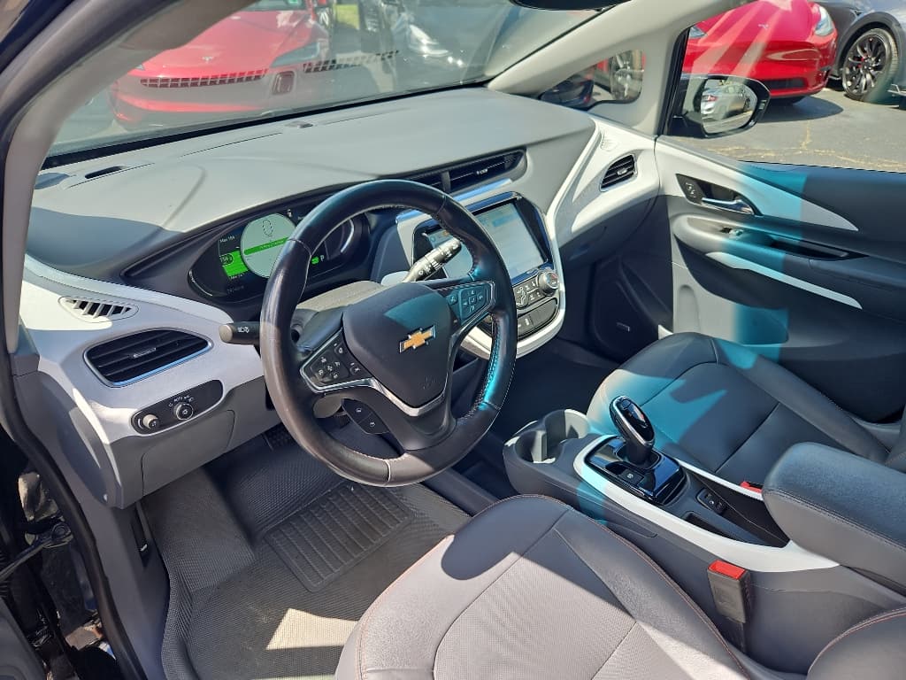 2021 Chevrolet Bolt EV view 17