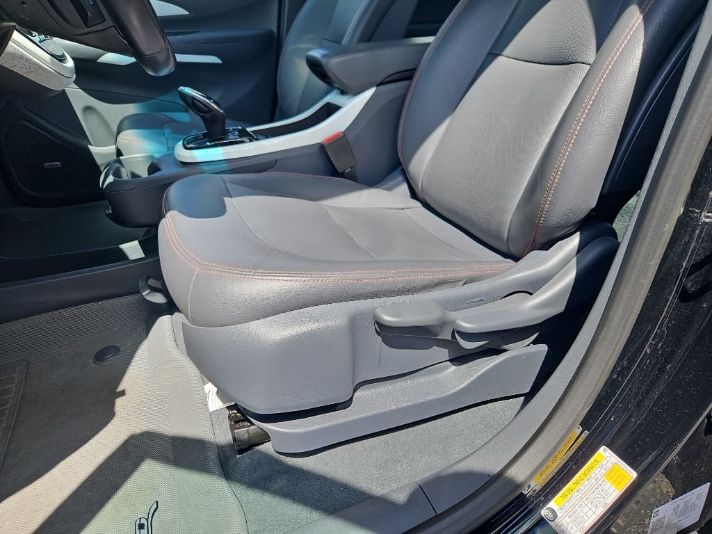 2021 Chevrolet Bolt EV view 7