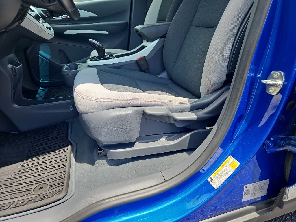 2021 Chevrolet Bolt EV view 7