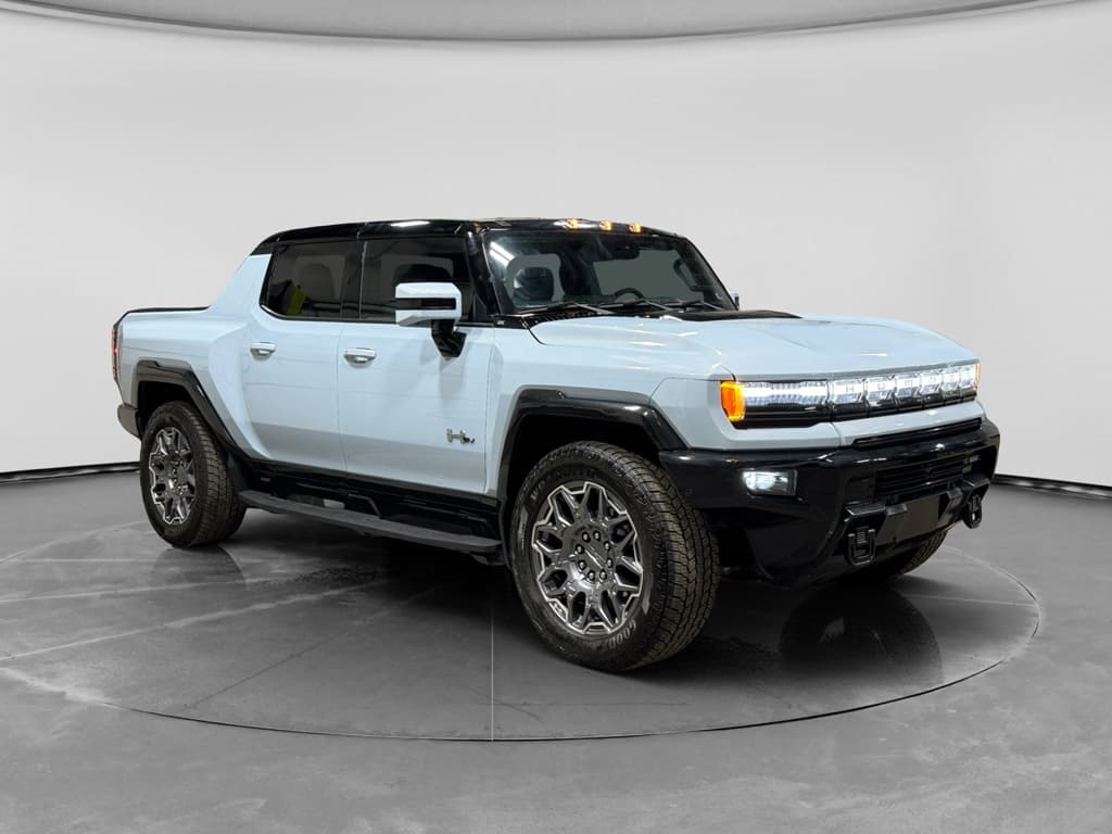2025 GMC Hummer EV Pickup view 3