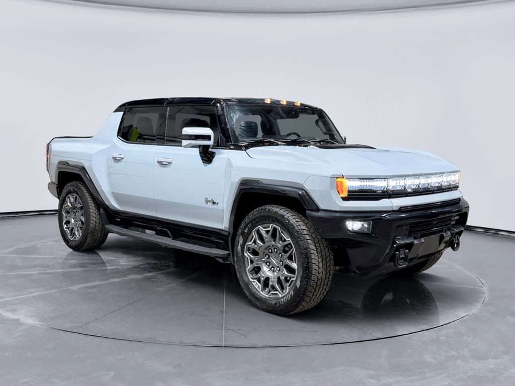 2025 GMC Hummer EV Pickup view 4