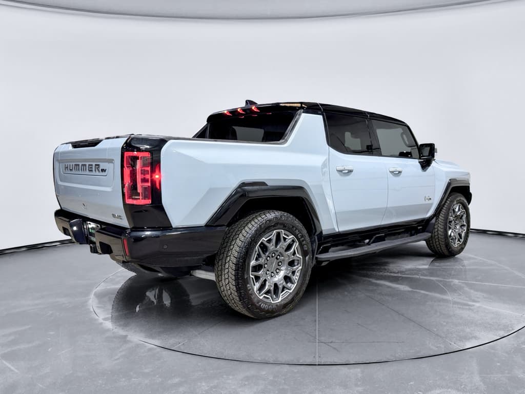 2025 GMC Hummer EV Pickup view 3