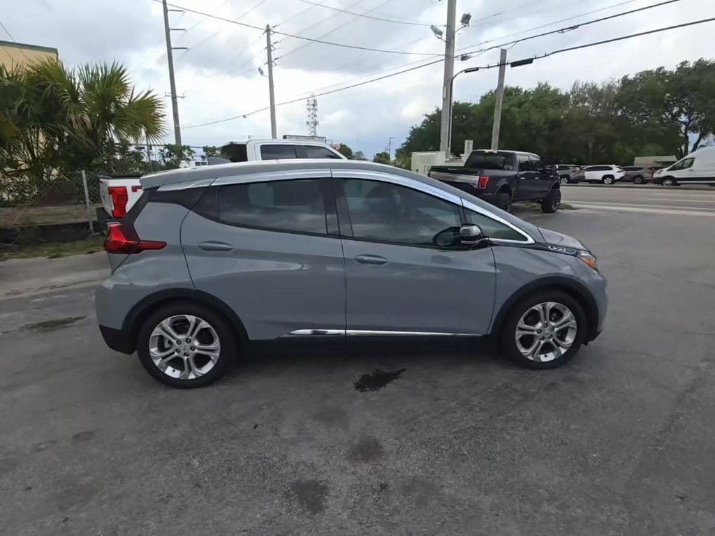 2021 Chevrolet Bolt EV view 4