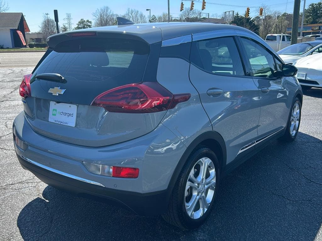 2021 Chevrolet Bolt EV view 3