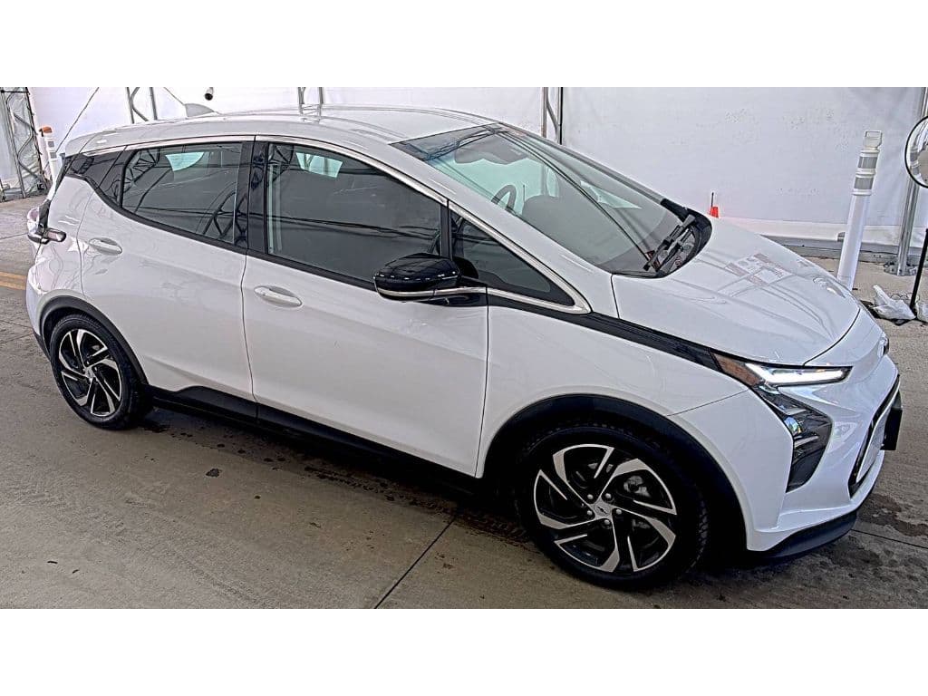 2022 Chevrolet Bolt EV view 2