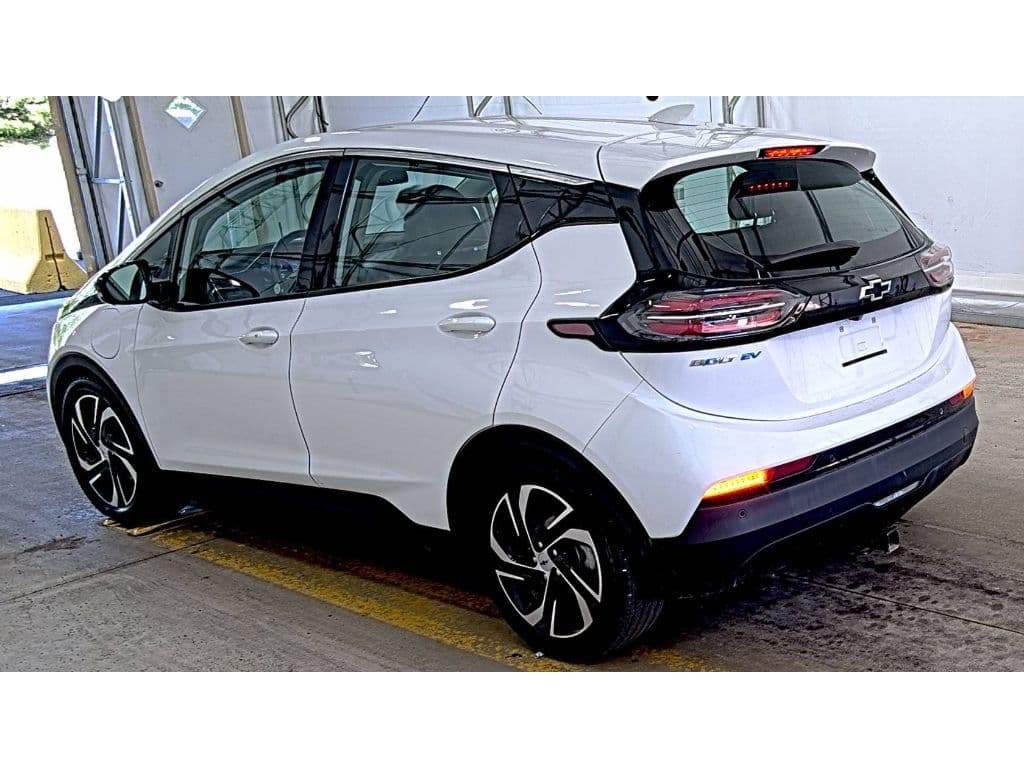 2022 Chevrolet Bolt EV view 4