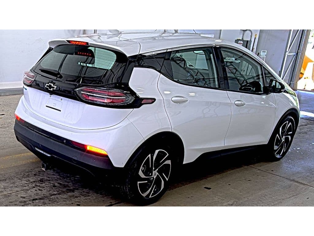 2022 Chevrolet Bolt EV view 3