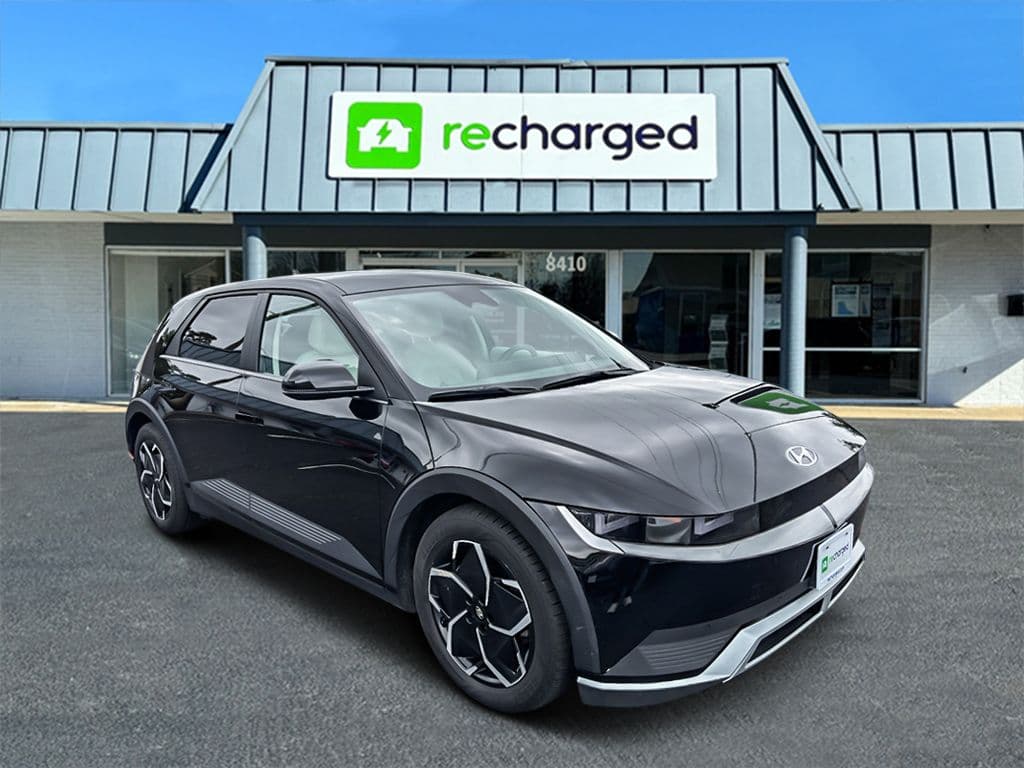 2022 Hyundai IONIQ 5 view 3