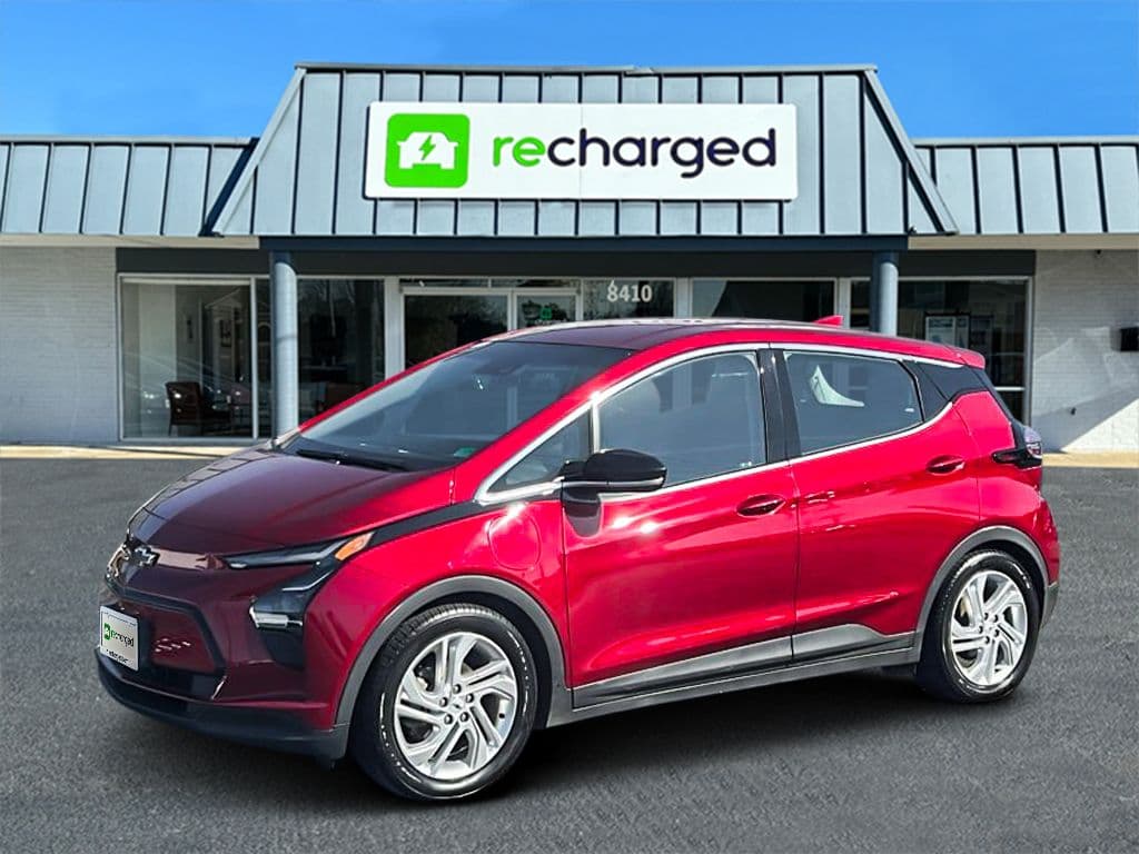 2022 Chevrolet Bolt EV view 1