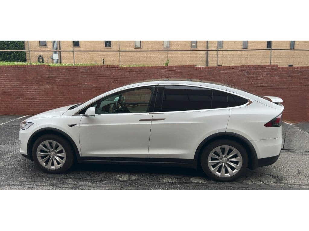 2018 Tesla Model X view 3