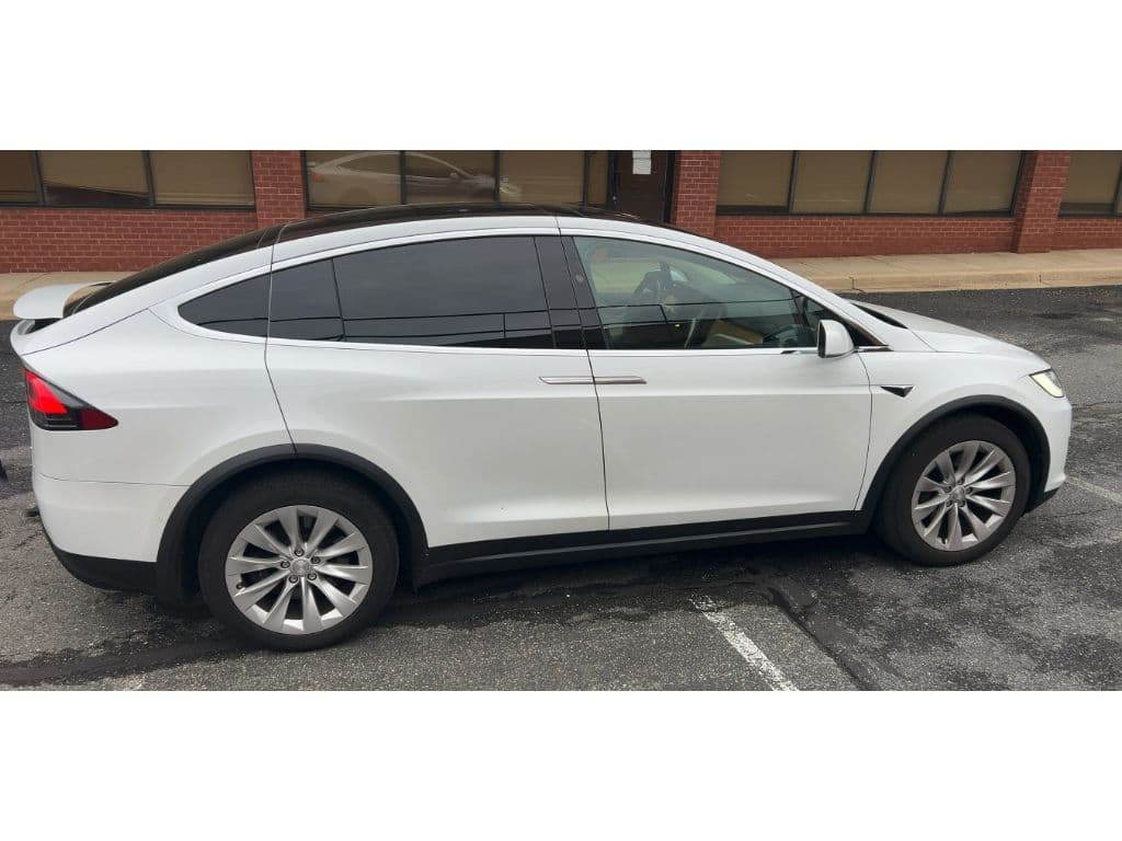 2018 Tesla Model X view 4