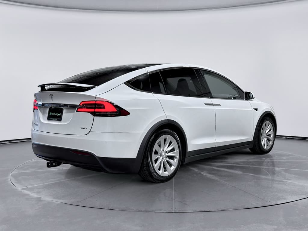 2018 Tesla Model X view 3