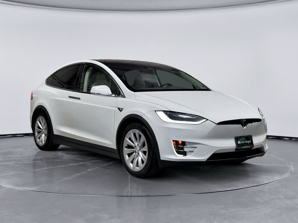 2018 Tesla Model X view 4