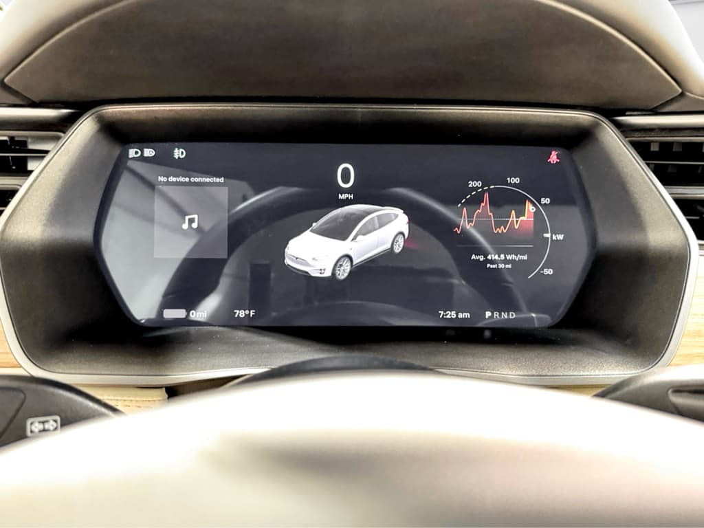 2018 Tesla Model X view 10