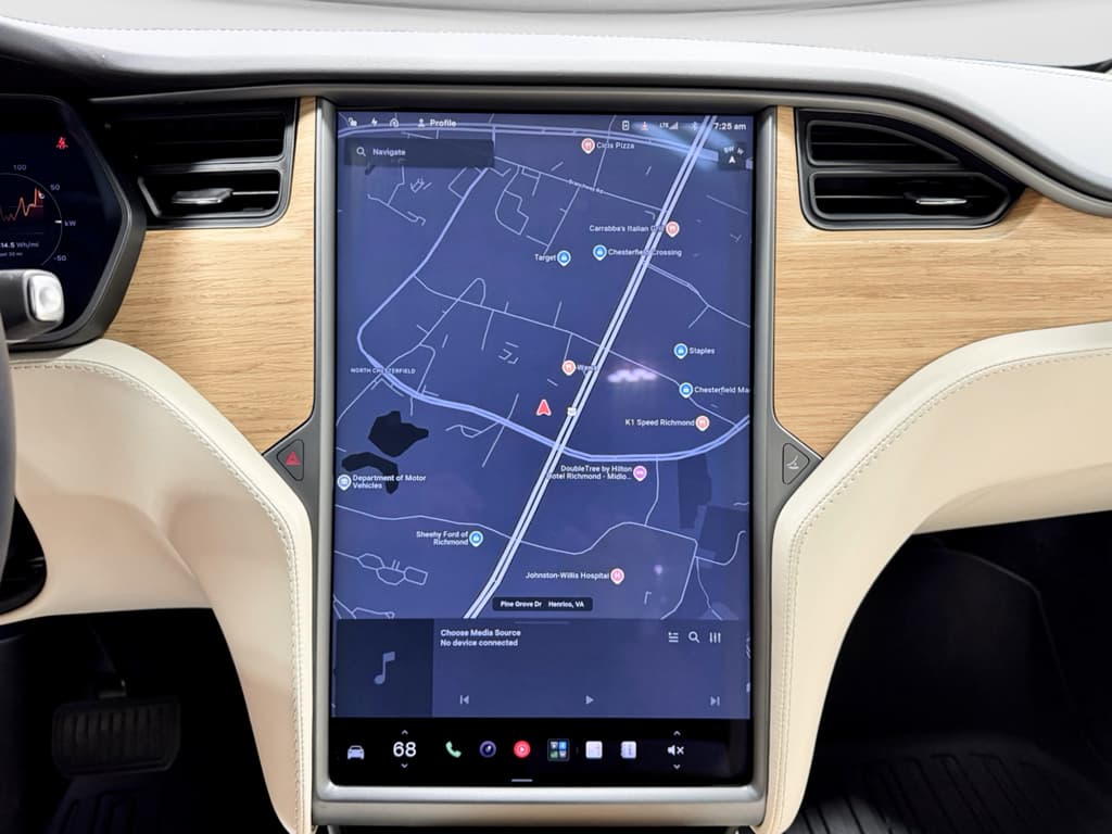 2018 Tesla Model X view 11