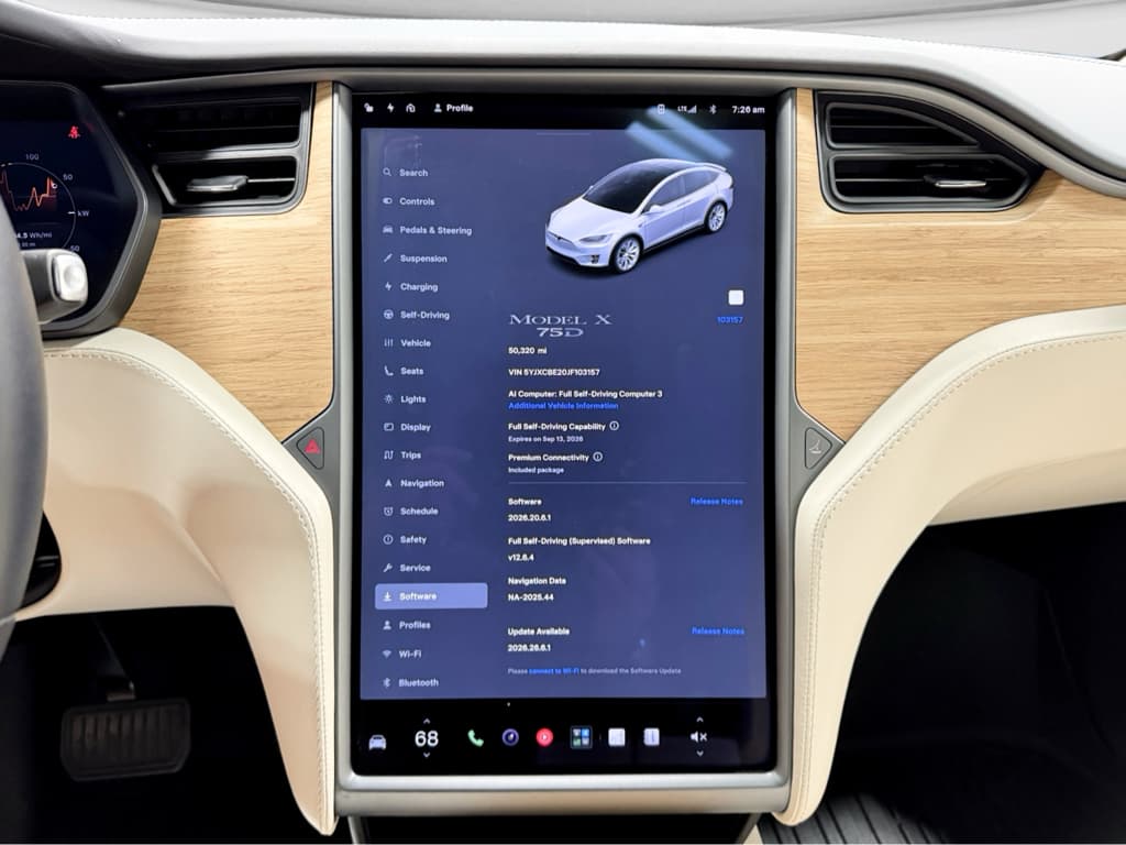 2018 Tesla Model X view 13