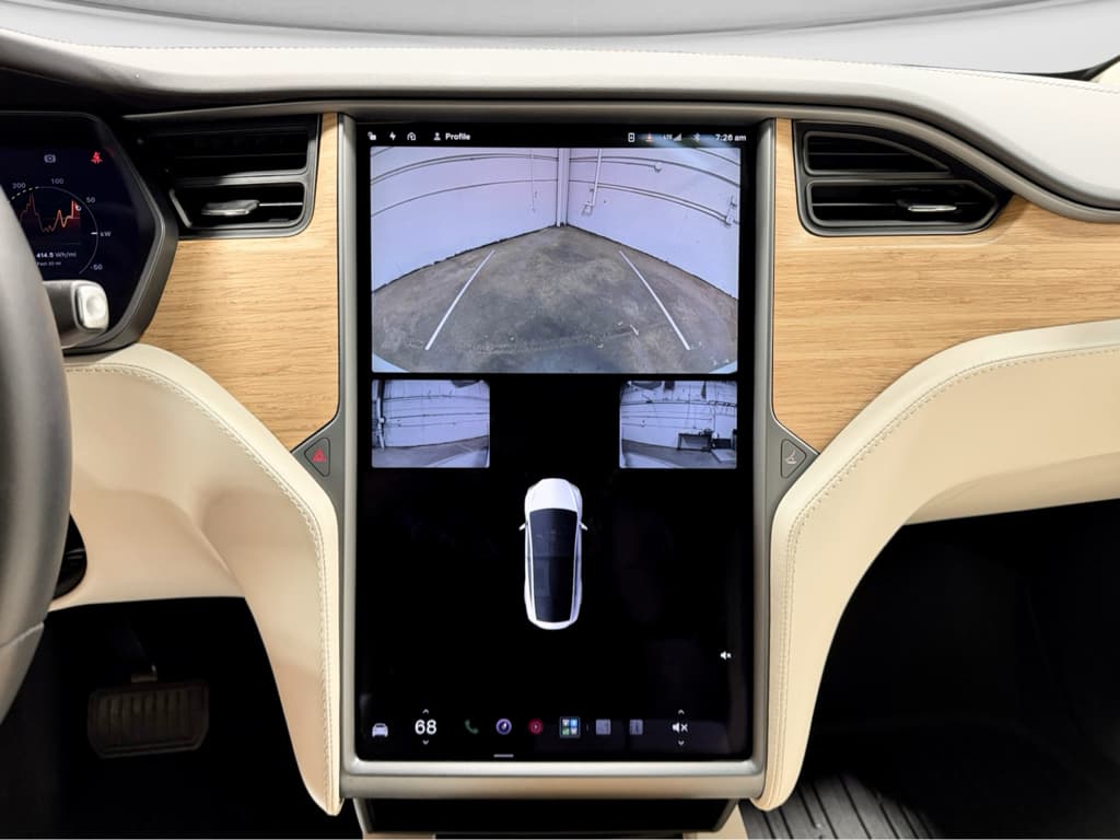 2018 Tesla Model X view 15
