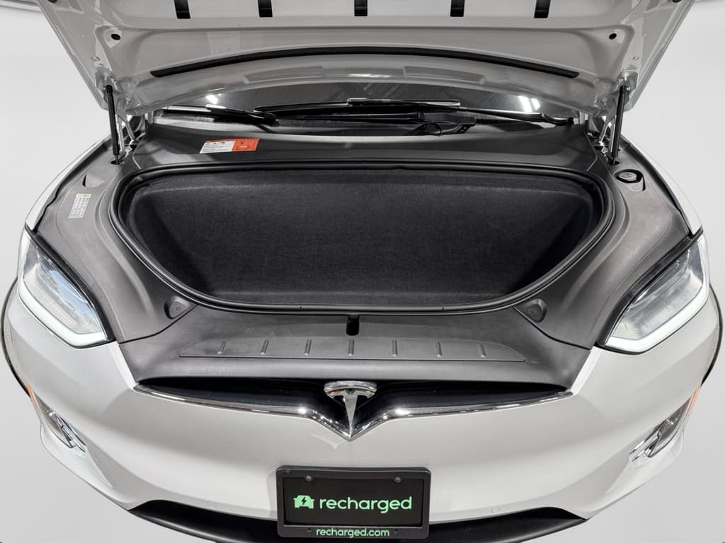 2018 Tesla Model X view 26