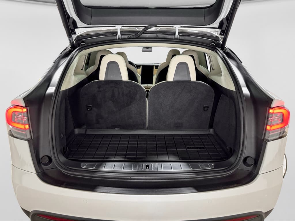2018 Tesla Model X view 28