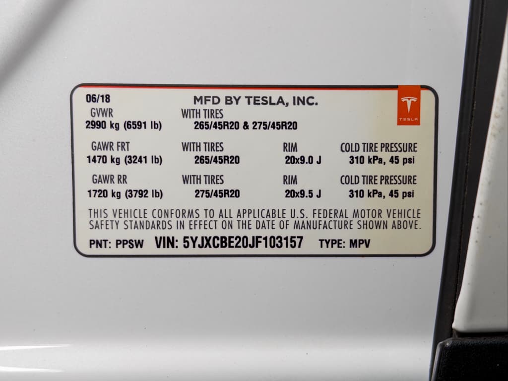 2018 Tesla Model X view 30