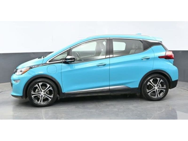 2021 Chevrolet Bolt EV view 2