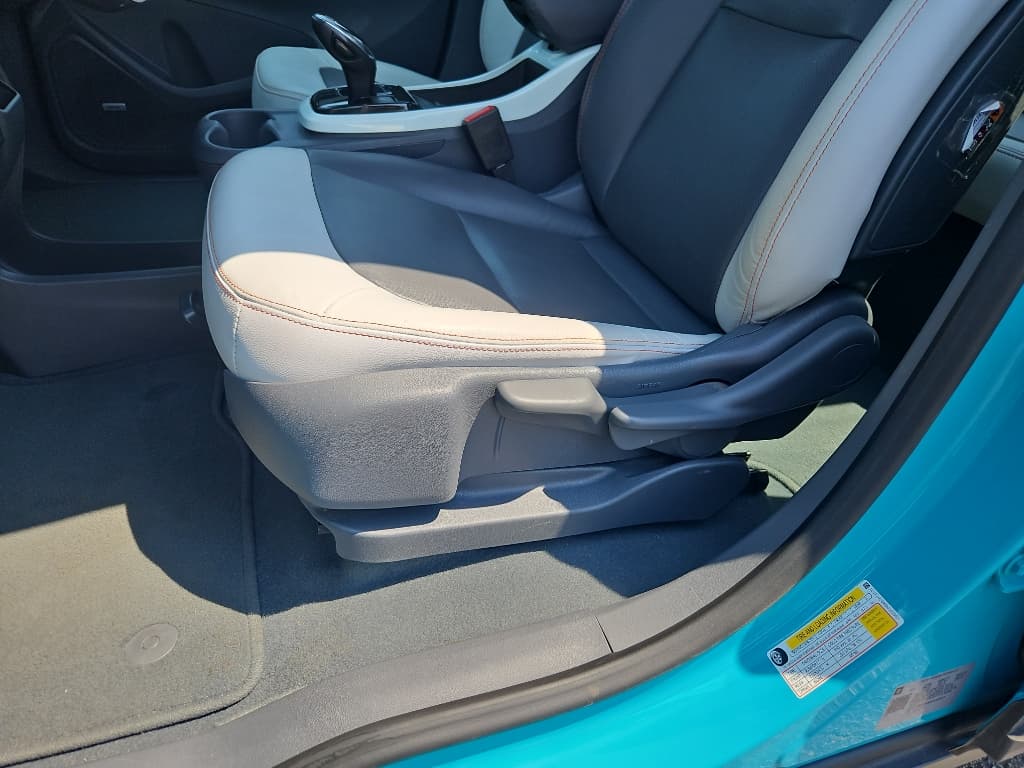 2021 Chevrolet Bolt EV view 7