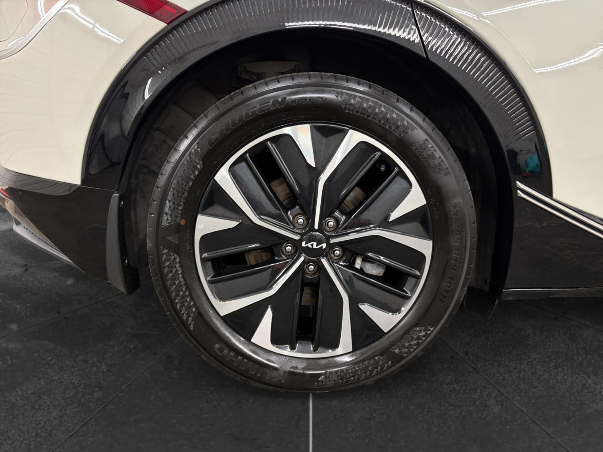 2023 Kia EV6 view 35