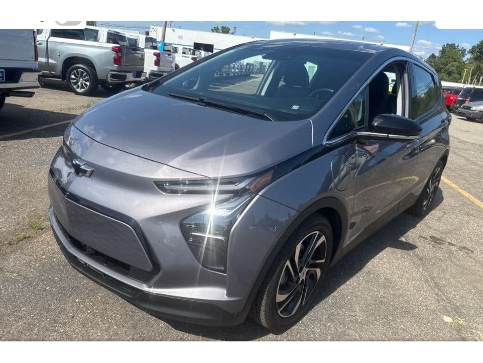 2022 Chevrolet Bolt EV view 1