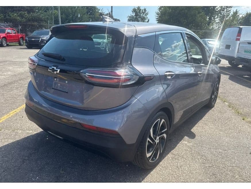 2022 Chevrolet Bolt EV view 3