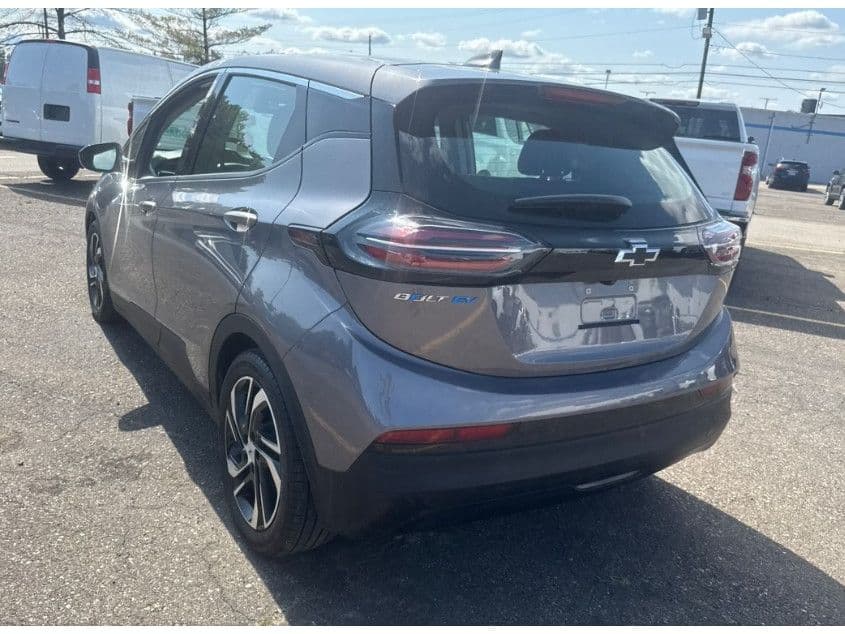2022 Chevrolet Bolt EV view 4
