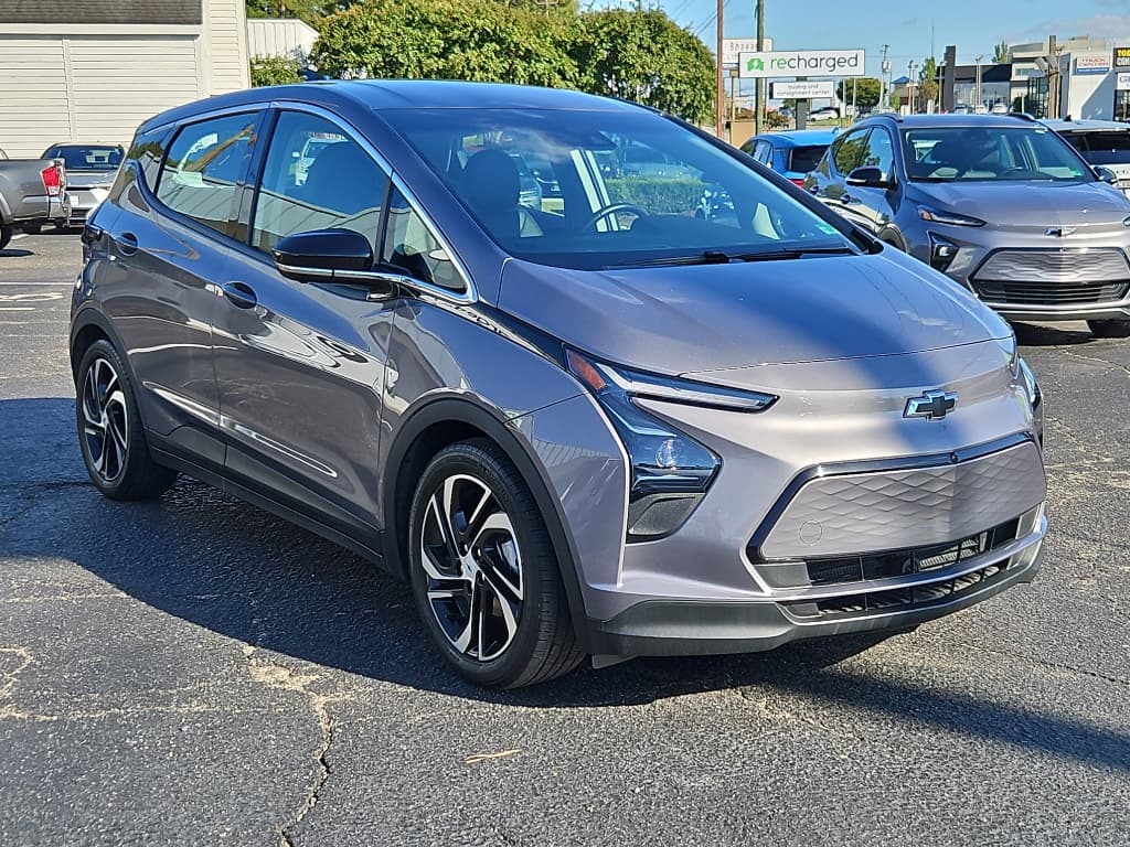 2022 Chevrolet Bolt EV view 4