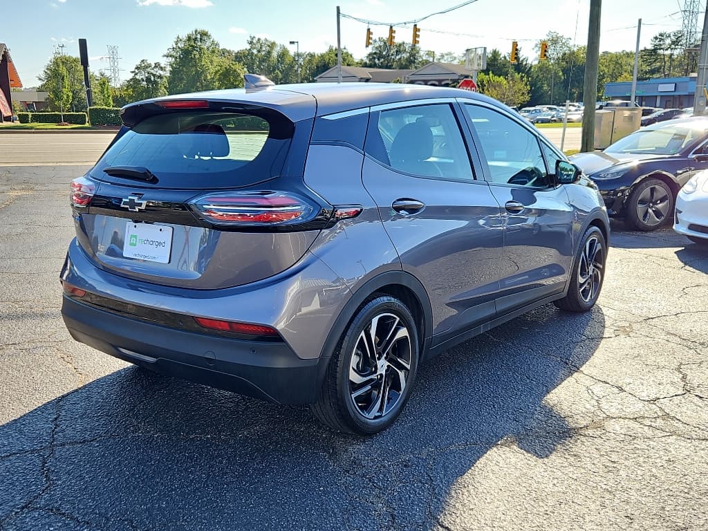 2022 Chevrolet Bolt EV view 3