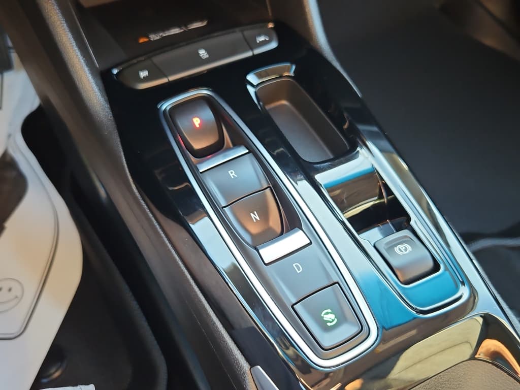 2022 Chevrolet Bolt EV view 19