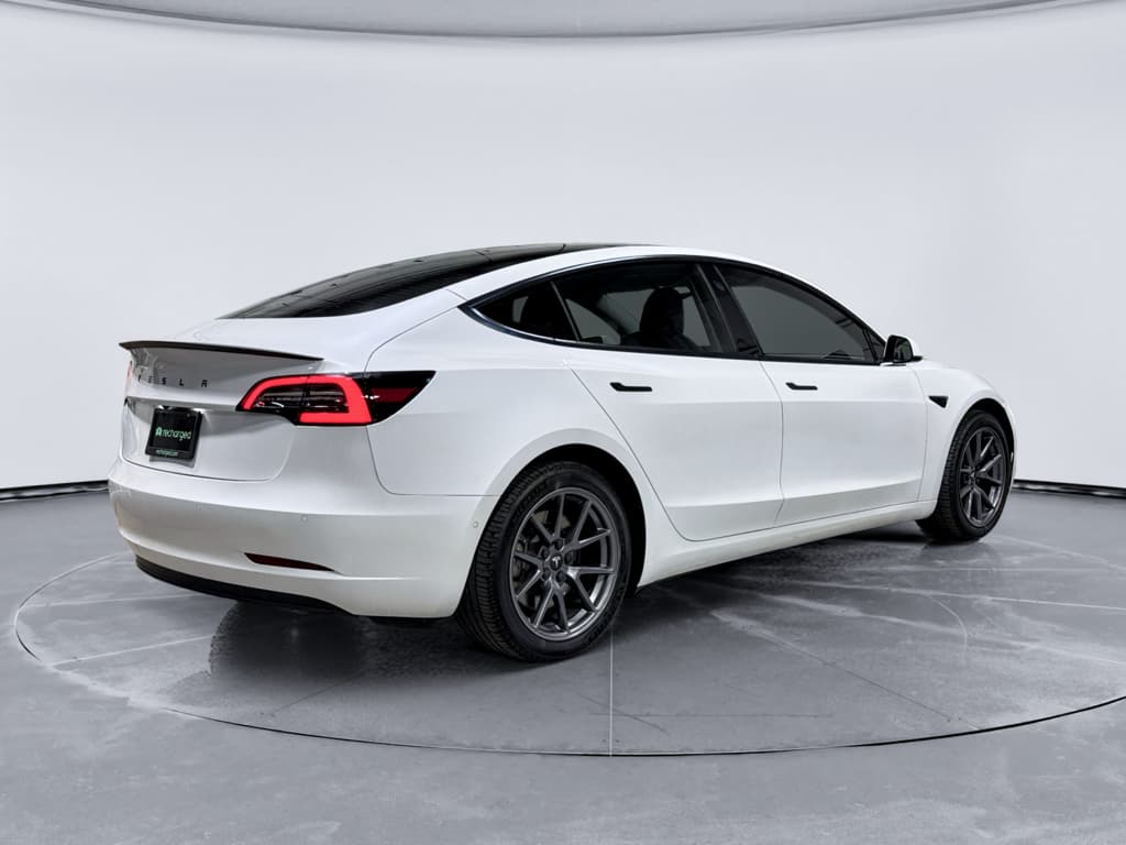 2022 Tesla Model 3 view 3