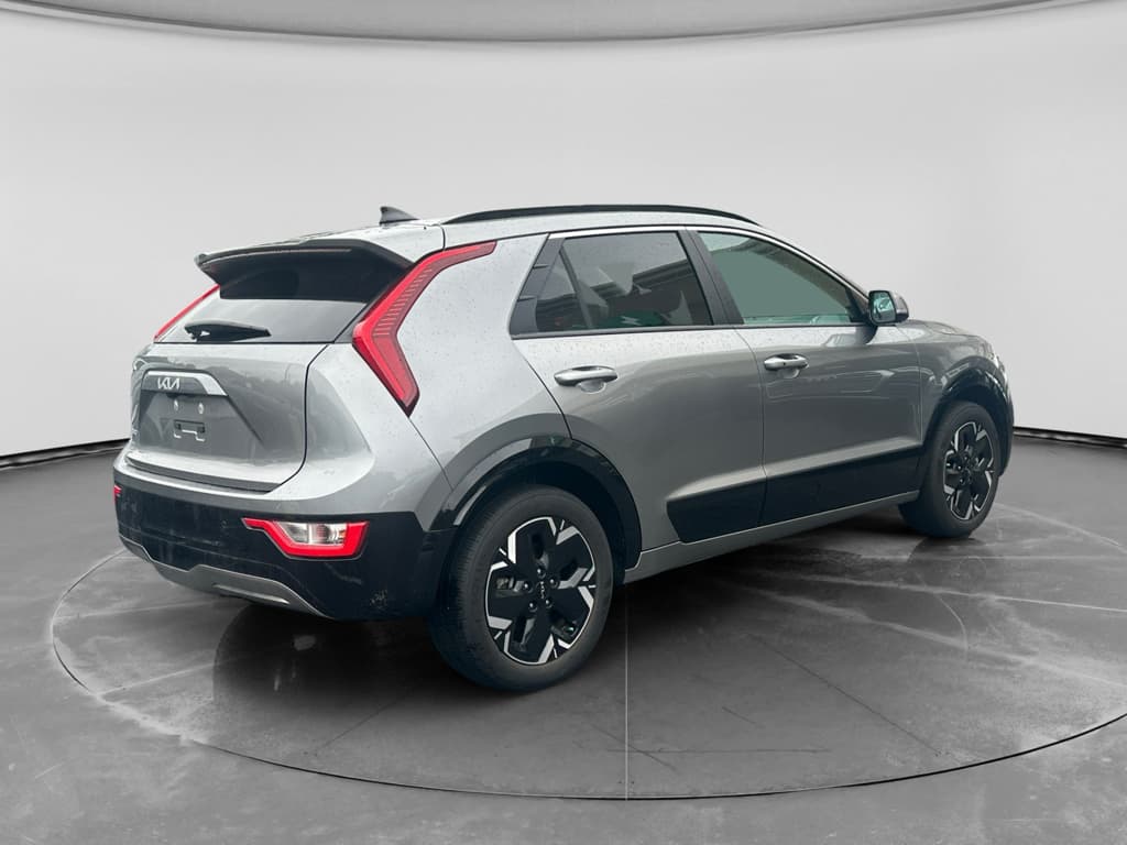2024 Kia Niro EV view 4