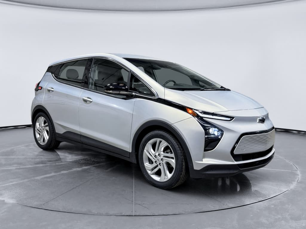 2023 Chevrolet Bolt EV view 4