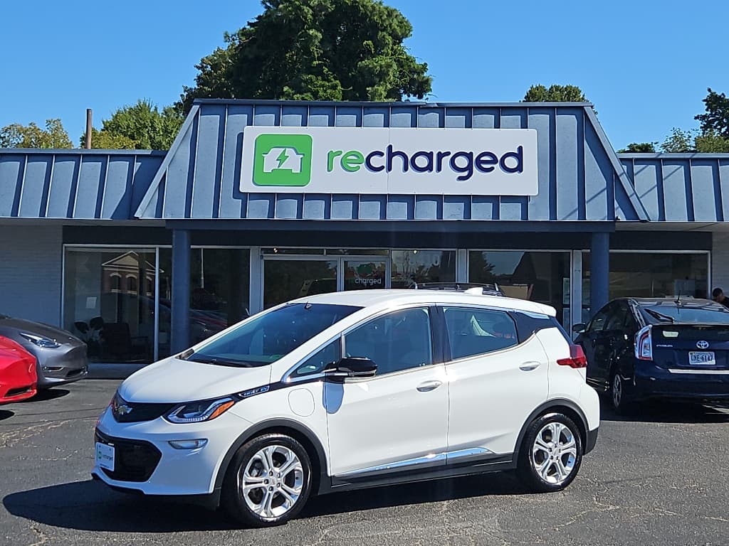 2021 Chevrolet Bolt EV view 1