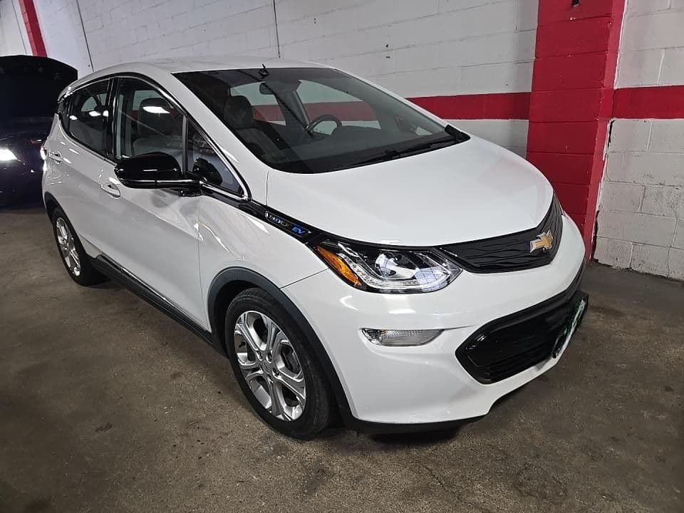 2021 Chevrolet Bolt EV view 3