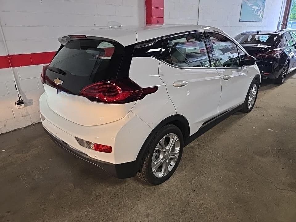 2021 Chevrolet Bolt EV view 4