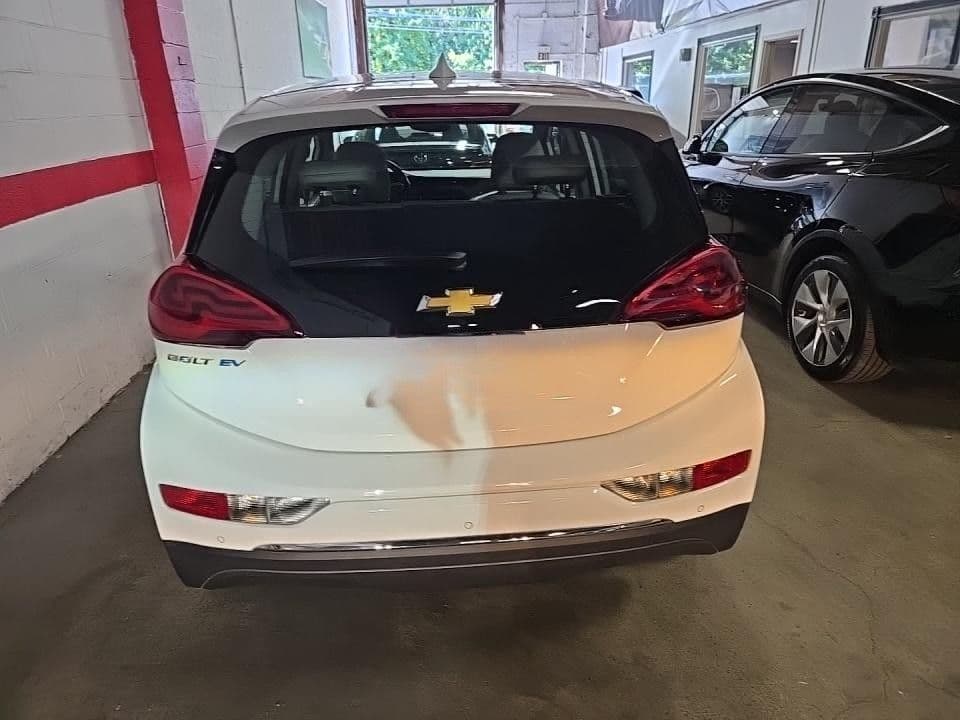 2021 Chevrolet Bolt EV view 5