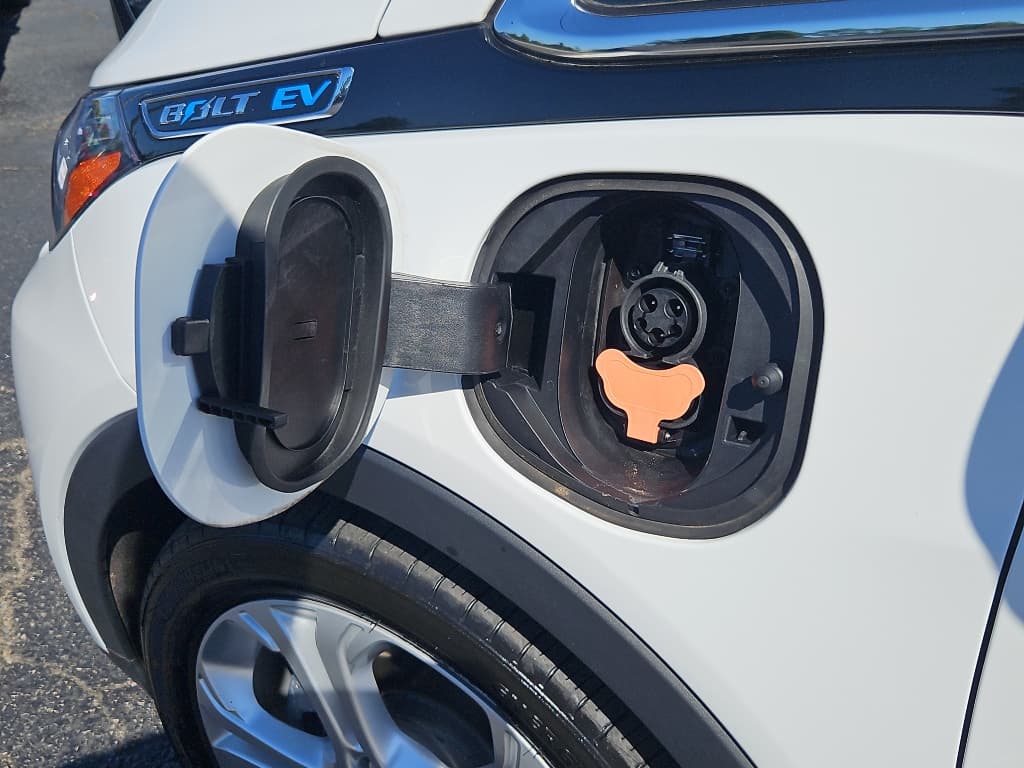 2021 Chevrolet Bolt EV view 5