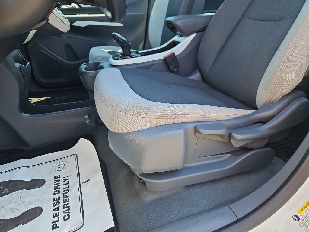 2021 Chevrolet Bolt EV view 7