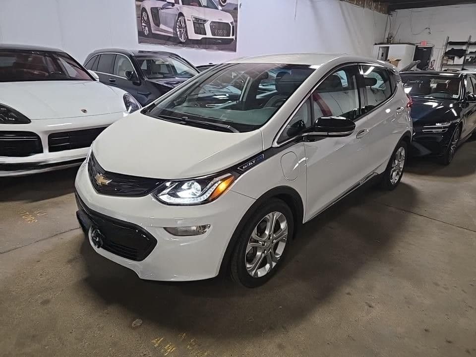 2021 Chevrolet Bolt EV view 1
